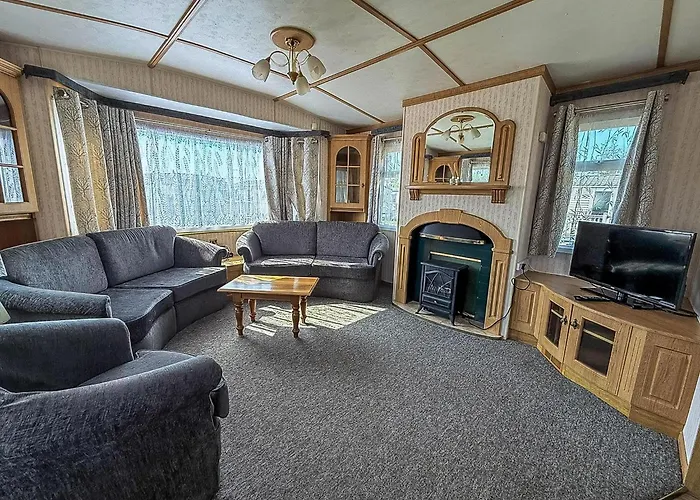 Spacious Caravan For Hire In Hunstanton At Manor Park Holiday Park Ref 23047B